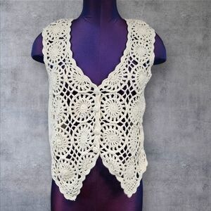 Vintage Ivory Medallion Crocheted Boho Chic Vest Size Small Women's E53